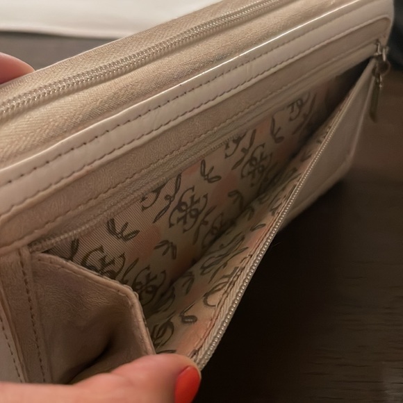 Guess Wallet - Picture 7 of 8